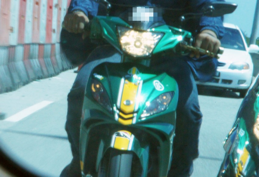Spotted: big time Lotus Racing fan’s motorcycle! 344779