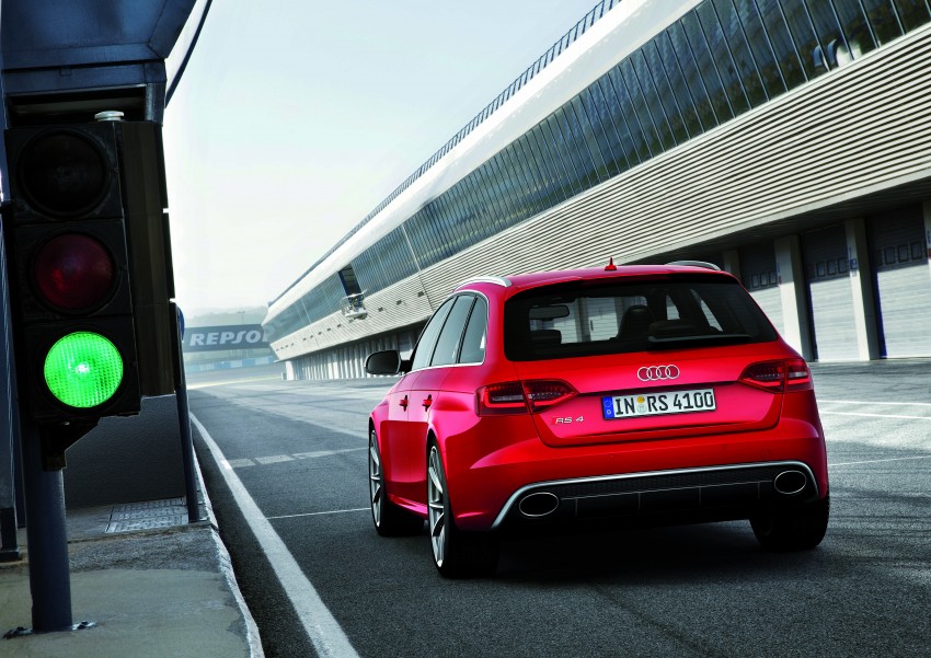 Audi RS4 Avant – a 450 hp wagon wet dream 122741