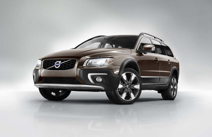 The Volvo S80, V70 and XC70 get minor facelifts too 156989
