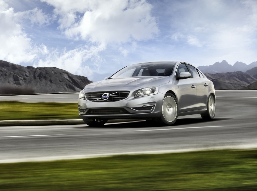 Volvo introduces comprehensive updates for the S60, V60 and XC60 – now more efficient and safer than ever 156956