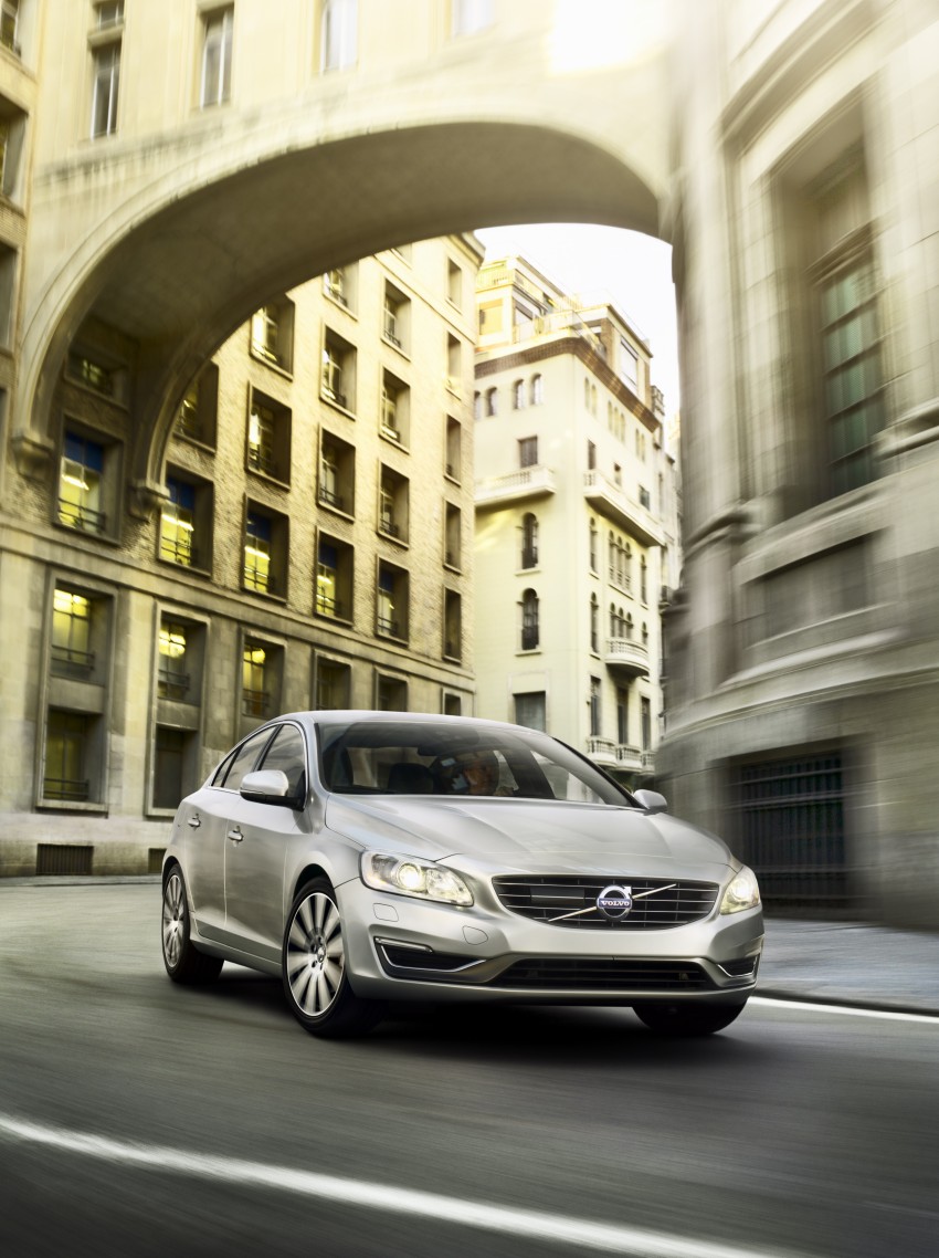 Volvo introduces comprehensive updates for the S60, V60 and XC60 – now more efficient and safer than ever 156957