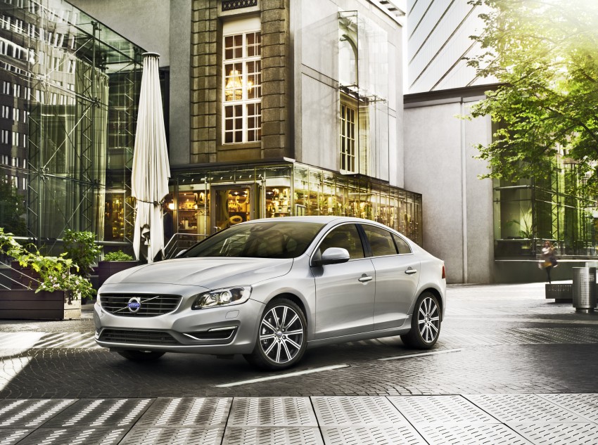 Volvo introduces comprehensive updates for the S60, V60 and XC60 – now more efficient and safer than ever 156955