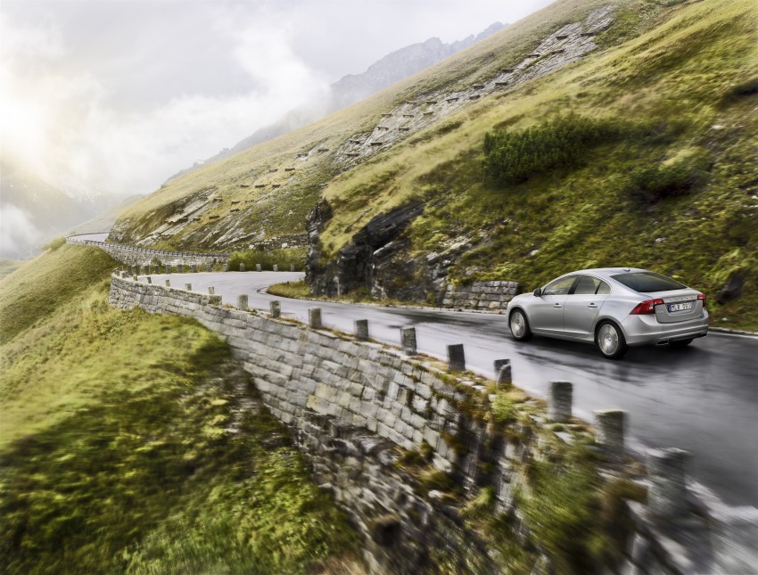 Volvo introduces comprehensive updates for the S60, V60 and XC60 – now more efficient and safer than ever 156939