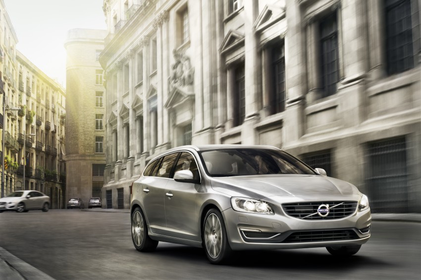 Volvo introduces comprehensive updates for the S60, V60 and XC60 – now more efficient and safer than ever 156952