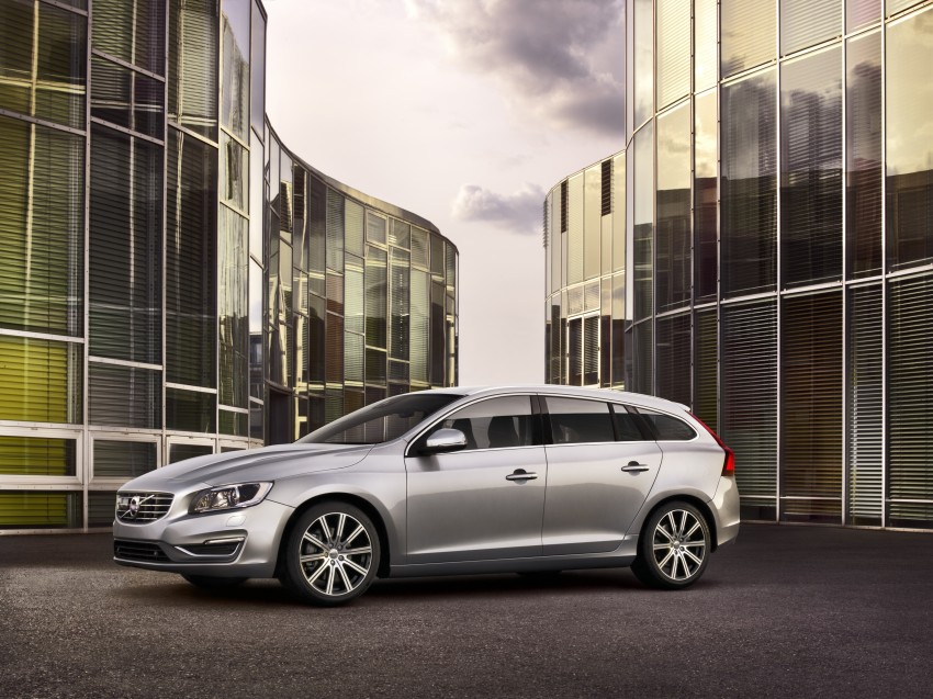 Volvo introduces comprehensive updates for the S60, V60 and XC60 – now more efficient and safer than ever 156950