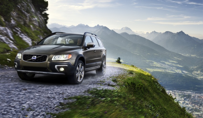 The Volvo S80, V70 and XC70 get minor facelifts too 156976