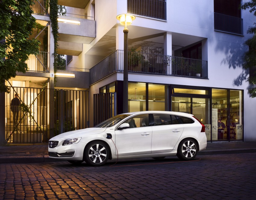 Volvo introduces comprehensive updates for the S60, V60 and XC60 – now more efficient and safer than ever 156947