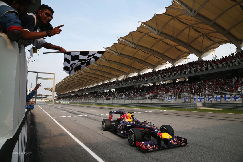 Vettel betrays Webber to win the 2013 Malaysian GP 163413