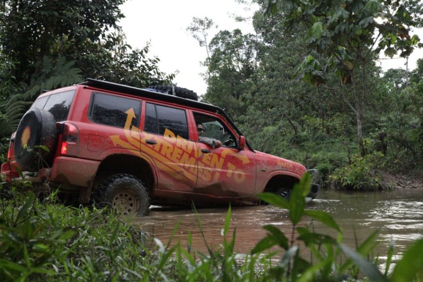 Shell Helix Driven to Extremes: a sneak peek into the Malaysian jungle episode, behind-the-scene shots 161095