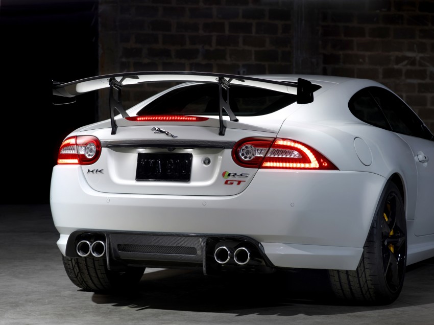 New cats on the NY block – Jaguar XKR-S GT and XJR 164289