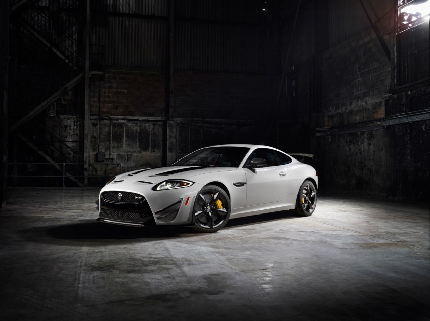 New cats on the NY block – Jaguar XKR-S GT and XJR 164294