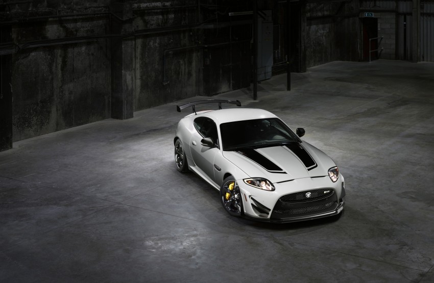 New cats on the NY block – Jaguar XKR-S GT and XJR 164301