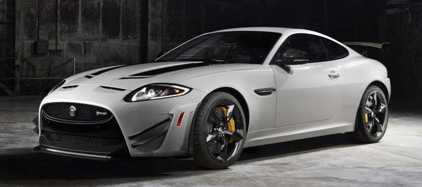 New cats on the NY block – Jaguar XKR-S GT and XJR 164307