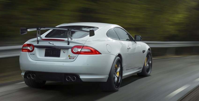New cats on the NY block – Jaguar XKR-S GT and XJR 164308