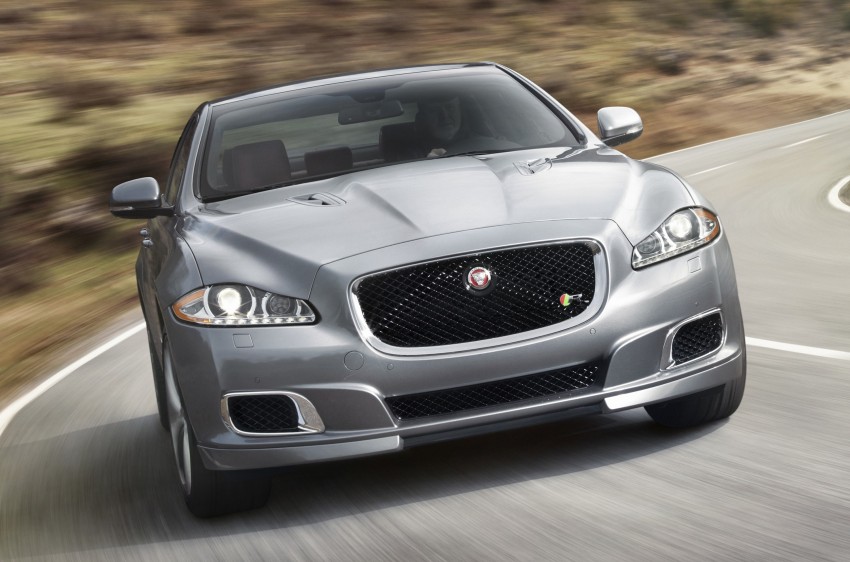 New cats on the NY block – Jaguar XKR-S GT and XJR 164309