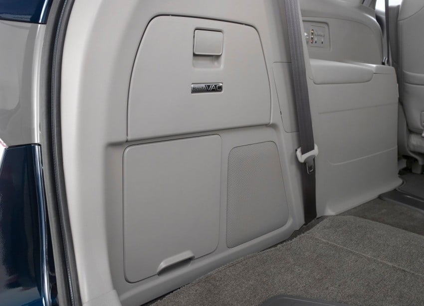 2014 Honda Odyssey Touring Elite minivan debuts new HondaVAC in-car vacuum cleaner 164389
