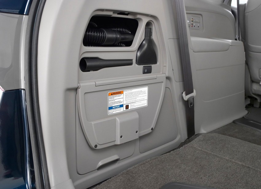 2014 Honda Odyssey Touring Elite minivan debuts new HondaVAC in-car vacuum cleaner 164390