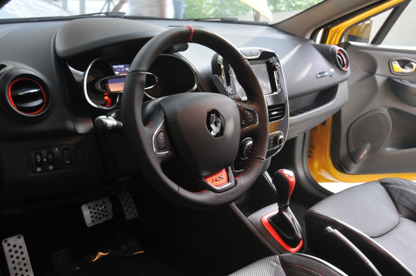 Renault Clio RS 200 EDC makes its Asian debut in KL, presented by the Williams Formula One racing drivers 162875