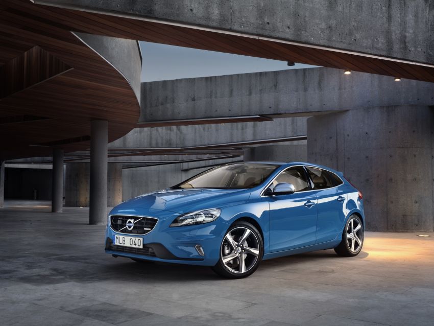 Volvo V40 and V40 Cross Country given minor updates 161903
