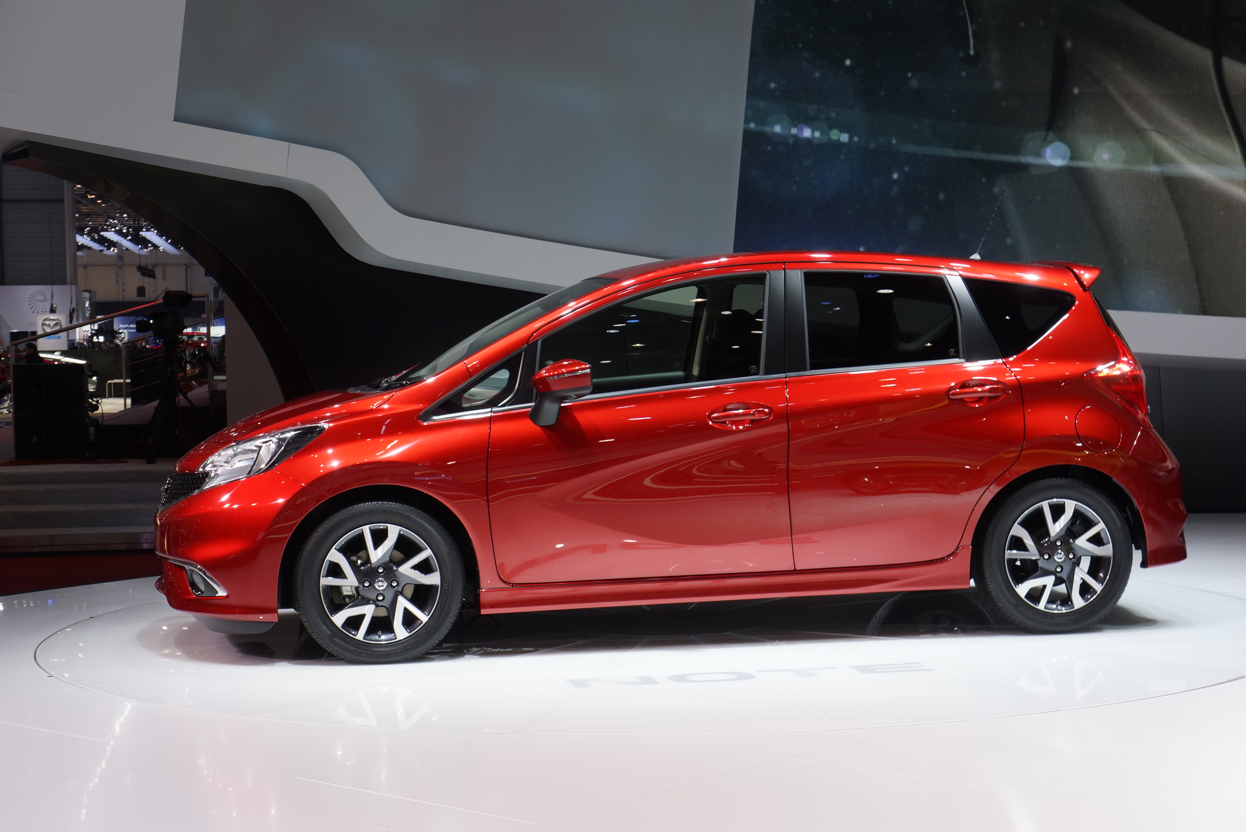 Nissan note 2016. Nissan Note 2013. Ниссан ноут 2013. Ниссан ноут новый.