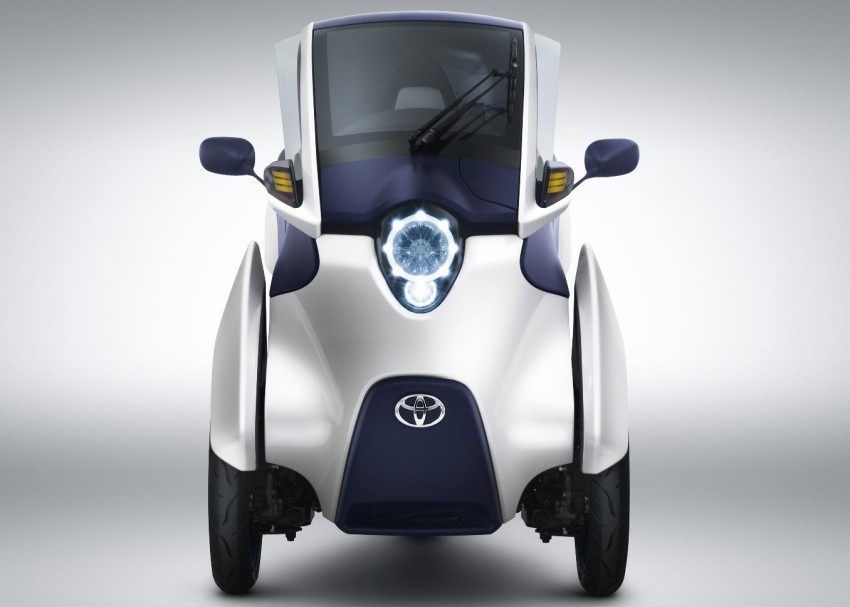 Toyota i-ROAD – three-wheeled EV fun for two 159318