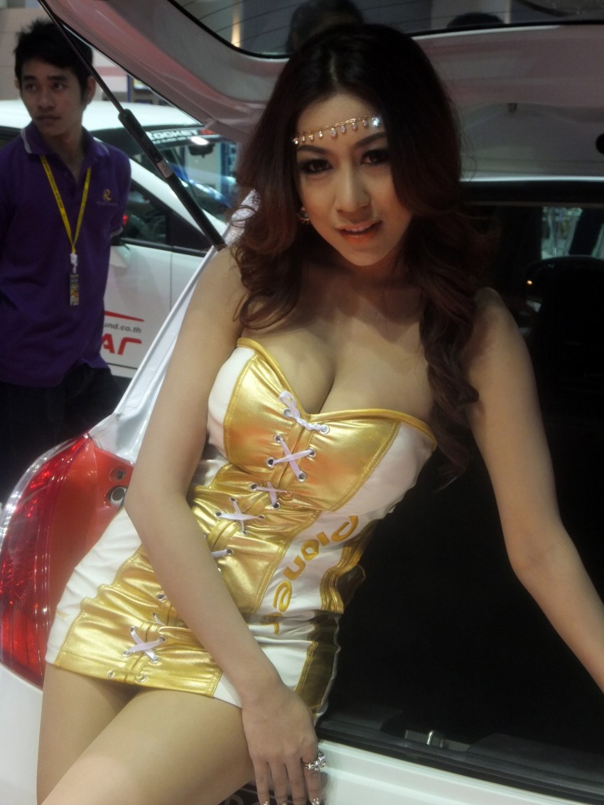 Bangkok 2013: the show girls from the Land of Smiles 165814