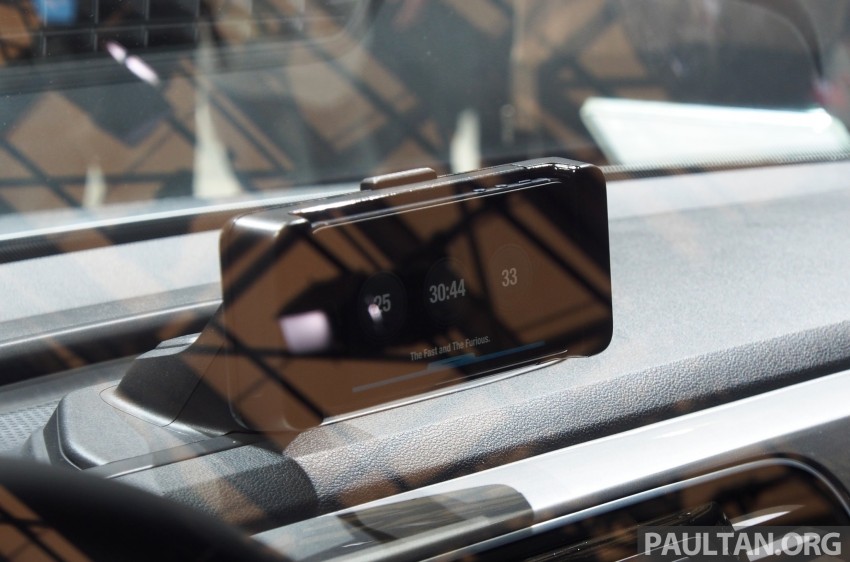 Volkswagen iBeetle features iPhone integration dock 170458