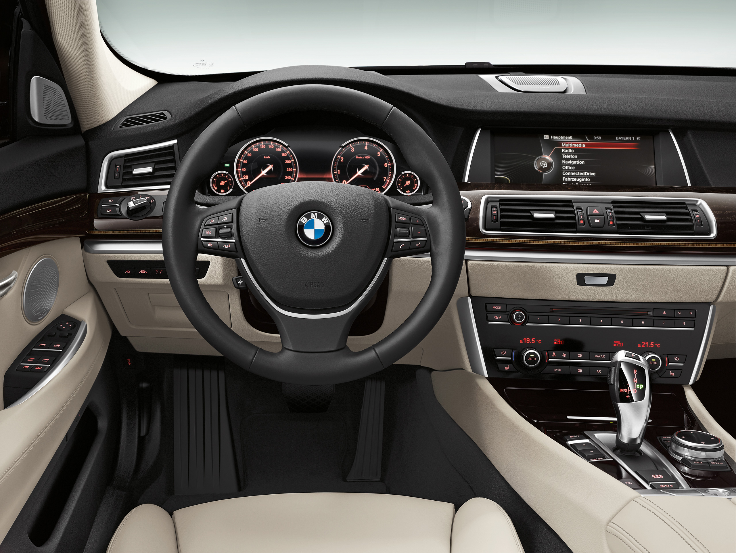 Бмв джити. BMW 5 Gran Turismo салон. BMW 535 I XDRIVE. BMW 535i XDRIVE Gran Turismo. BMW 535i gt XDRIVE.