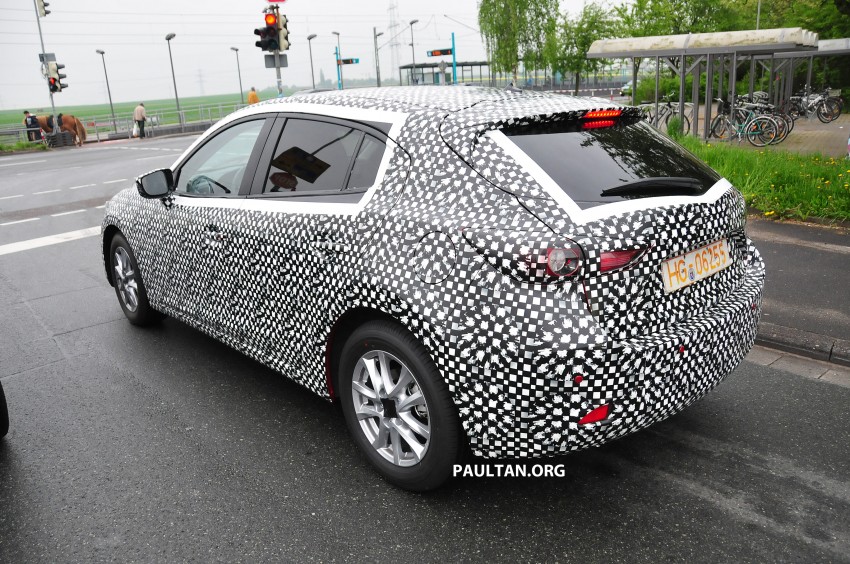 SPIED: Next-gen Mazda3 looking good inside and out 173309