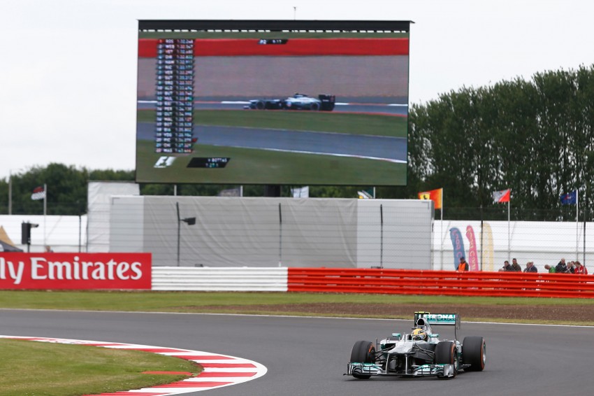 Rosberg puts Mercedes AMG Petronas on top in FP2 183872