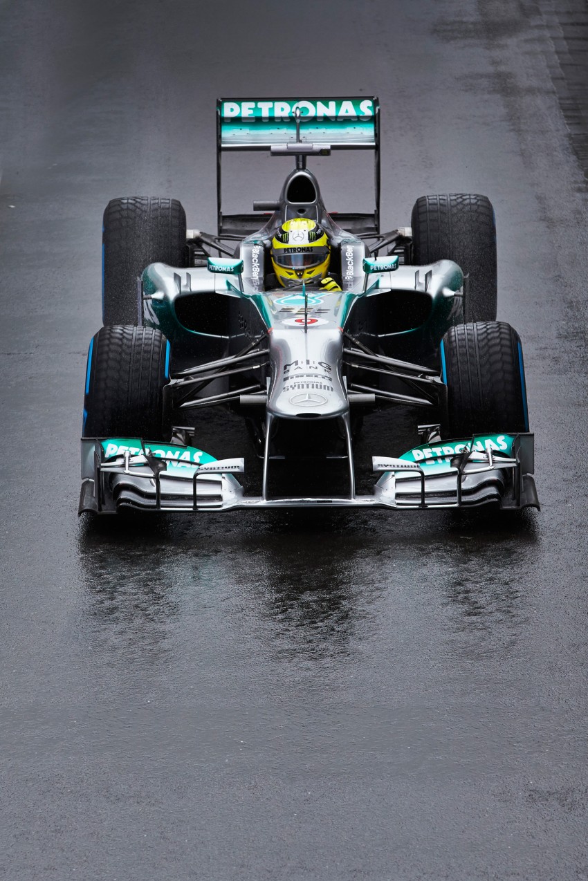 Rosberg puts Mercedes AMG Petronas on top in FP2 183880