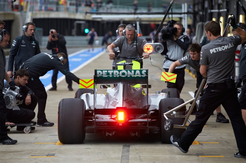 Rosberg puts Mercedes AMG Petronas on top in FP2 183884