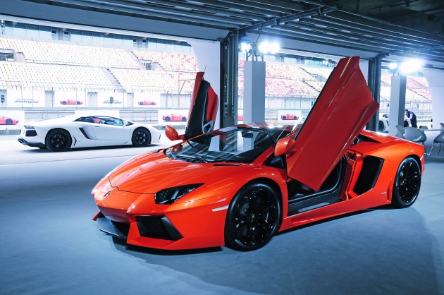 Lambo_Aventador_LP700-4_01