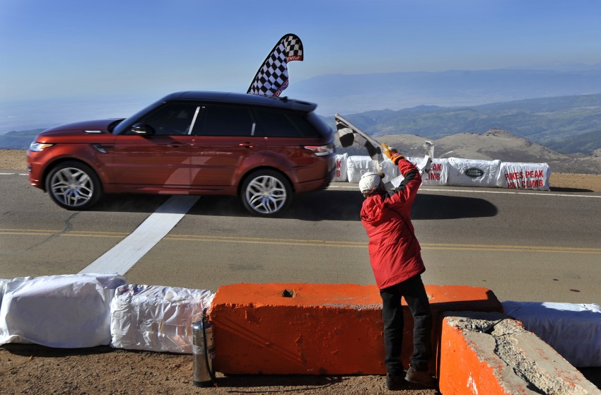 Range Rover Sport sets production Pikes Peak record 179576