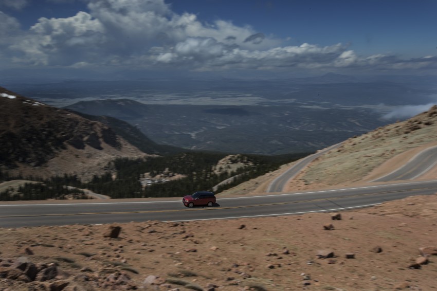 Range Rover Sport sets production Pikes Peak record 179587