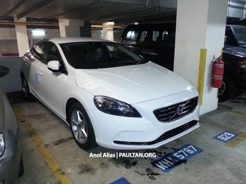 Volvo V40 and V40 Cross Country spotted at JPJ Image #183482