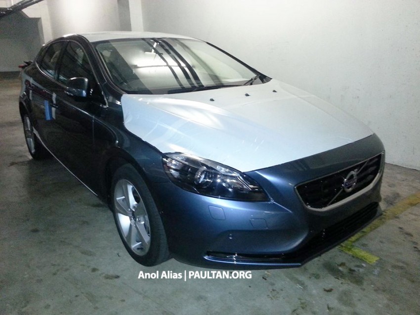 Volvo V40 and V40 Cross Country spotted at JPJ Image #183491