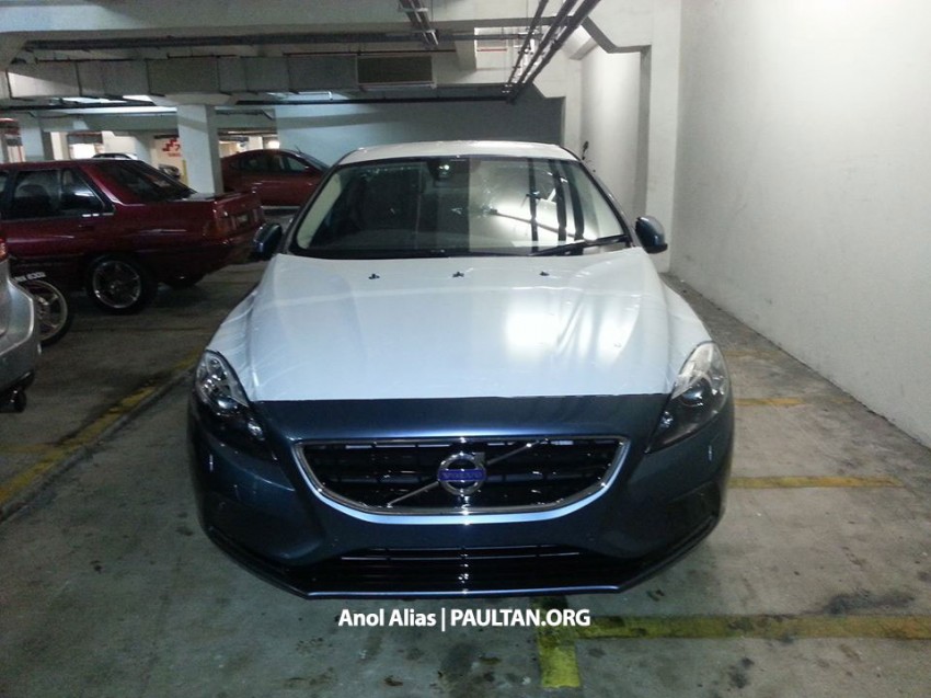 Volvo V40 and V40 Cross Country spotted at JPJ 183492
