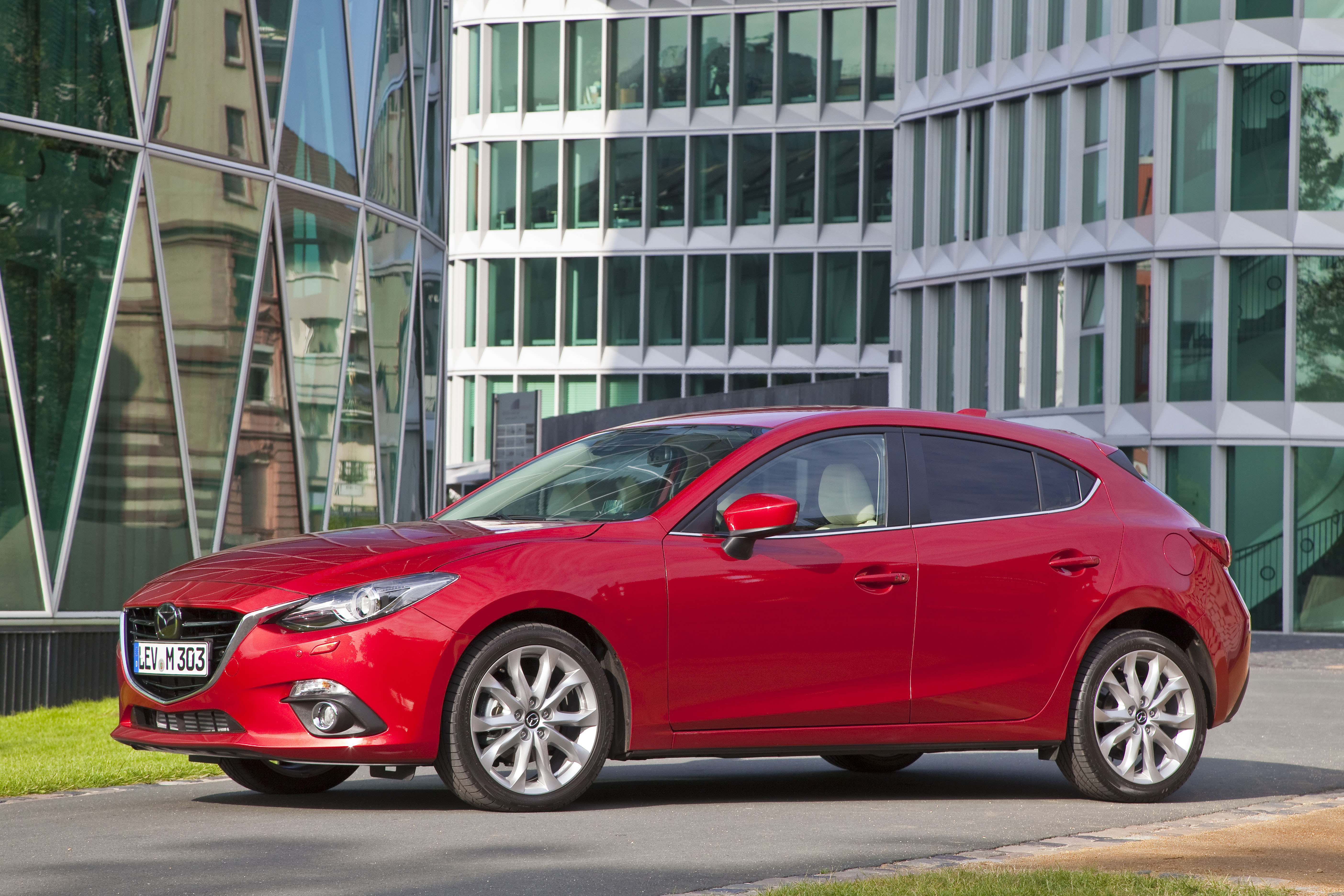 Mazda купить спб. Mazda 3 Hatchback 2014. Мазда 3 скайактив 1.5. Мазда 3 хэтчбек 2014. Mazda 3 HB.