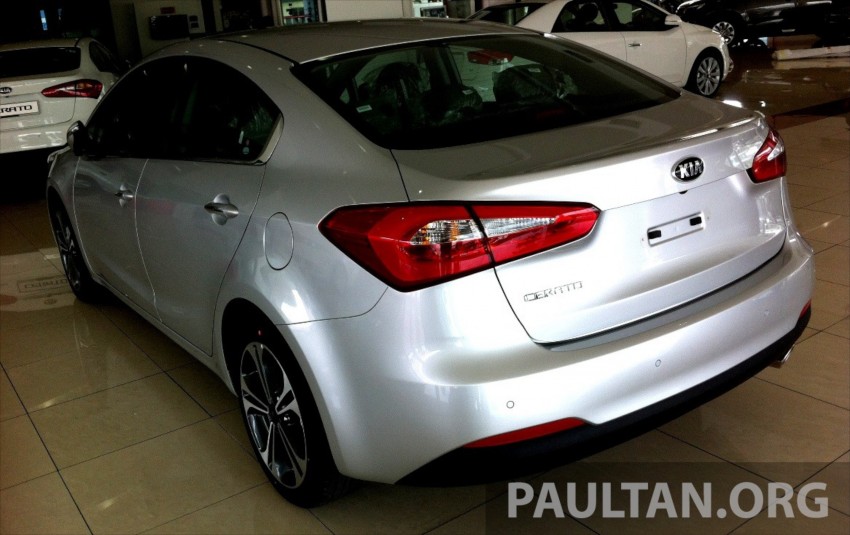 GALLERY: Kia Cerato at the showroom with brochure 184344