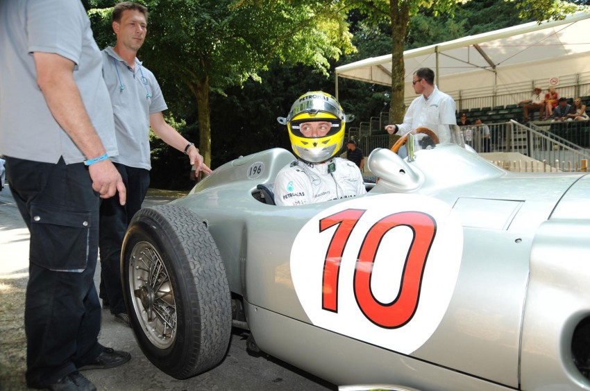 Rosberg blasts up Goodwood Hill in two Silver Arrows 187338