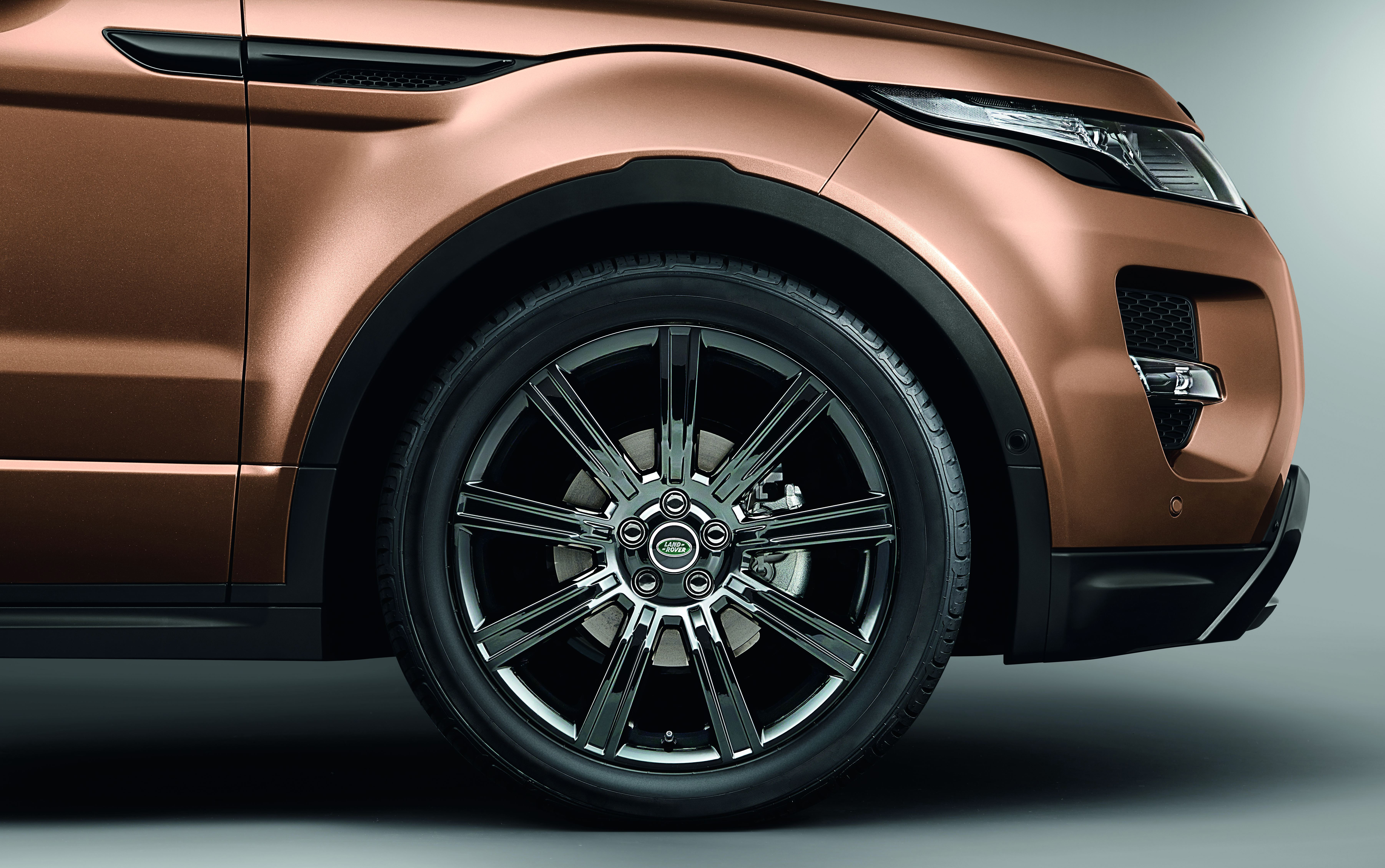 Колеса range rover. Рендж Ровер Эвок 2014. Range Rover Evoque колесо. Диски Эвок r20. Range Rover Evoque диски.