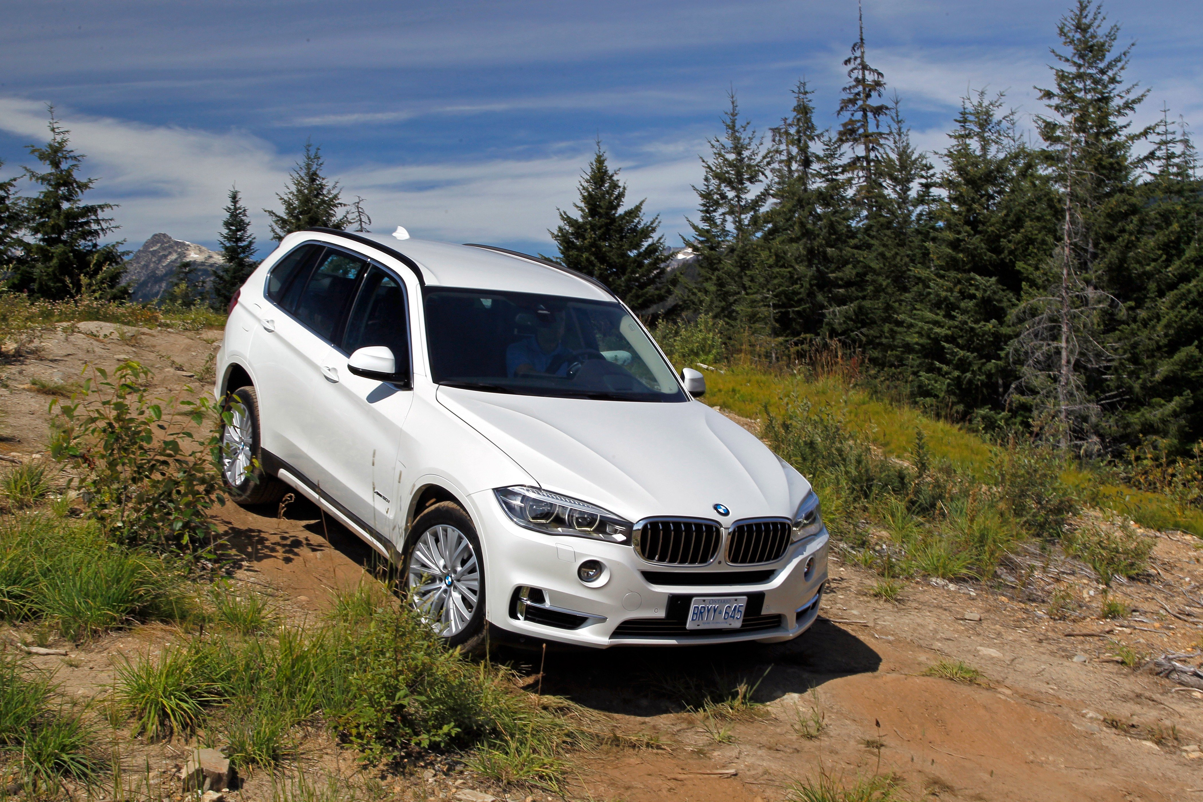 Bmw x5. БМВ x5 белая. БМВ х5 2014. БМВ х5 f15 белый.