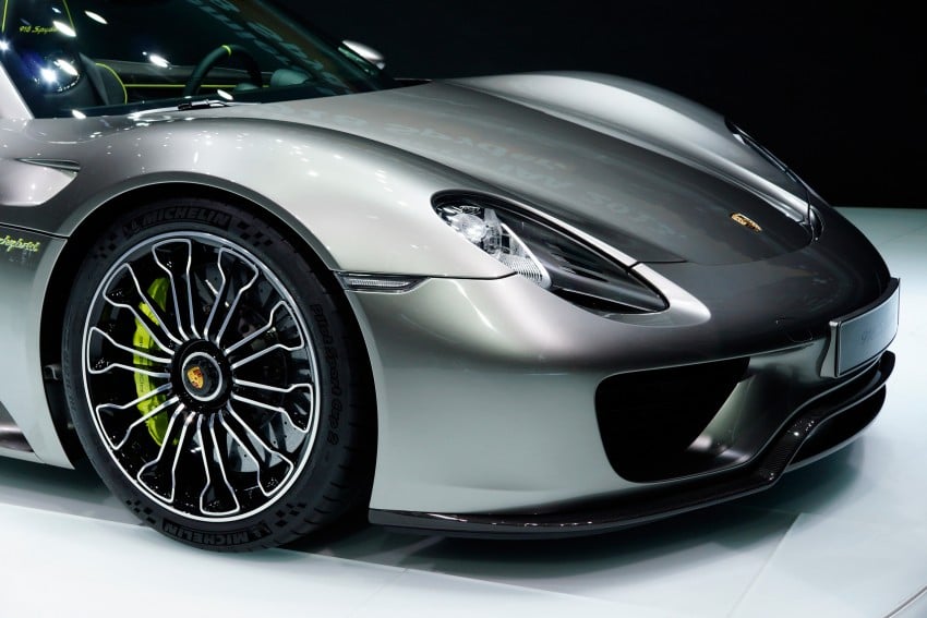 VIDEOS: Porsche 918 Spyder breaks the ‘Ring record 198715