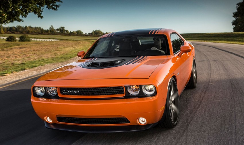 Dodge Challenger R/T Shaker – a shaking hood scoop 208310