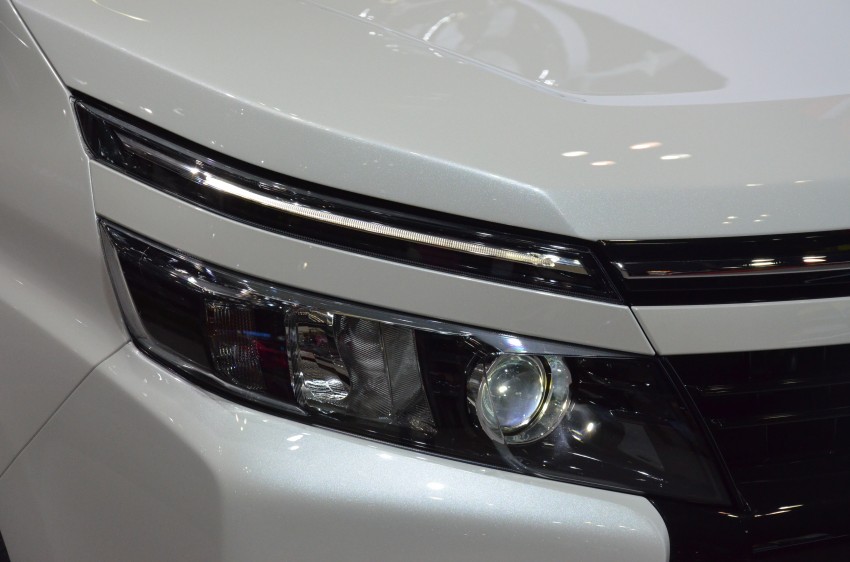 2014 Toyota Noah and Voxy previewed at Tokyo 2013 213063