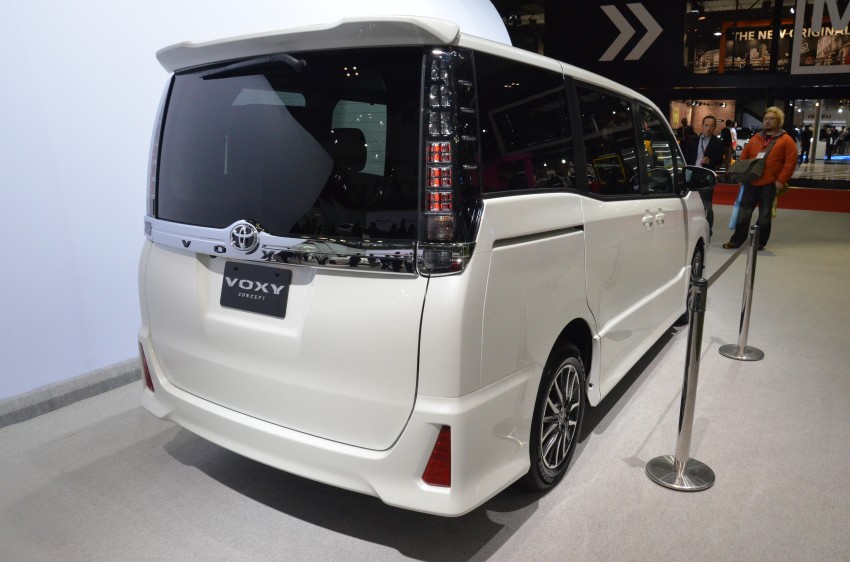 2014 Toyota Noah and Voxy previewed at Tokyo 2013 213058