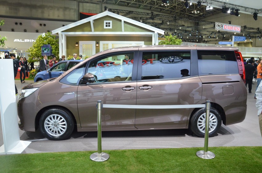 2014 Toyota Noah and Voxy previewed at Tokyo 2013 213031