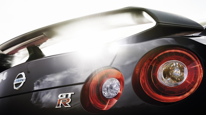 2014 Nissan GT-R facelift unveiled in Tokyo with updated suspension and looks Image #212257