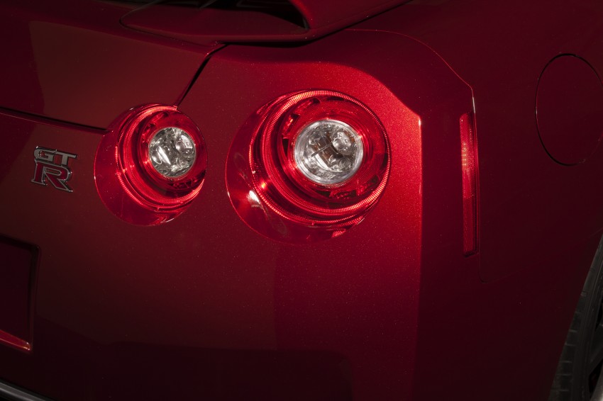 2014 Nissan GT-R facelift unveiled in Tokyo with updated suspension and looks 212283